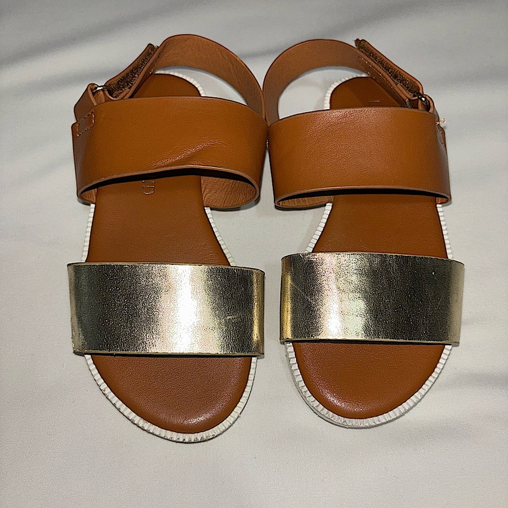 Toddler size 9 sandals